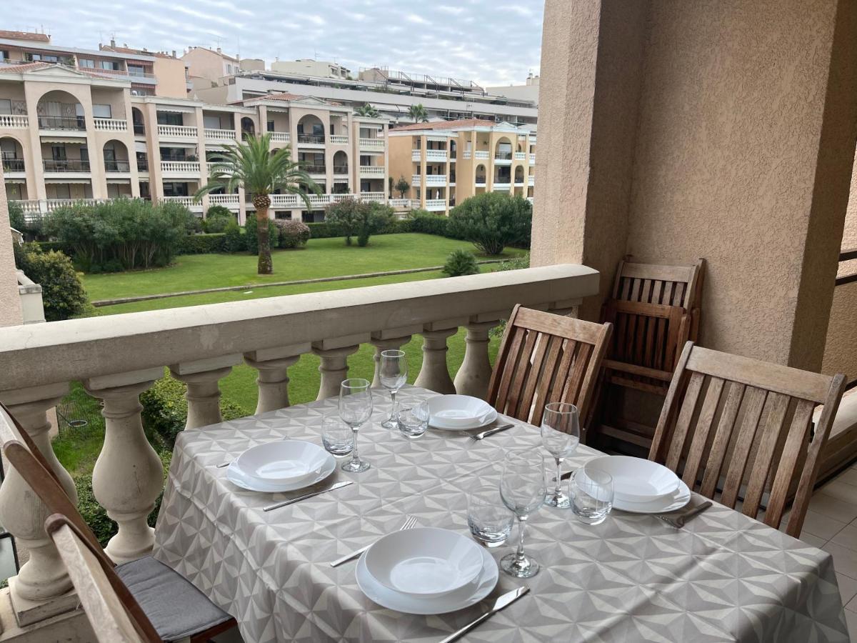 Domaine D'Ahmosis, Modern 2 Bedrooms Refurbished Apartment, F3 Moderne Fraichement Renove Ле Кане Екстериор снимка