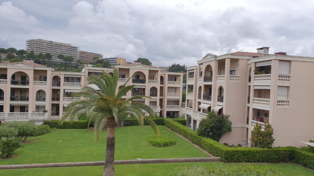 Domaine D'Ahmosis, Modern 2 Bedrooms Refurbished Apartment, F3 Moderne Fraichement Renove Ле Кане Екстериор снимка