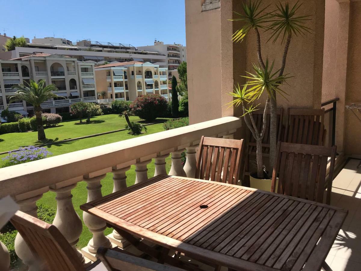 Domaine D'Ahmosis, Modern 2 Bedrooms Refurbished Apartment, F3 Moderne Fraichement Renove Ле Кане Екстериор снимка